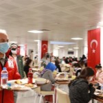 Sağlık çalışanlarına Kızılay'dan iftar yemeği 